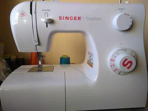 Maquina de coser Singer tradition