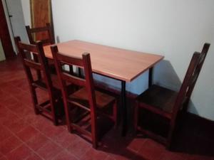 Mesa con cuatro sillas de algarrobo