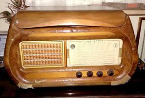 Radio antigua  Italiana Magnadyne a válvulas