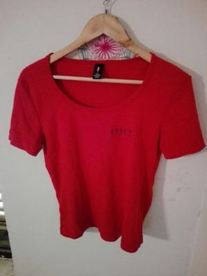 Remera rayada roja