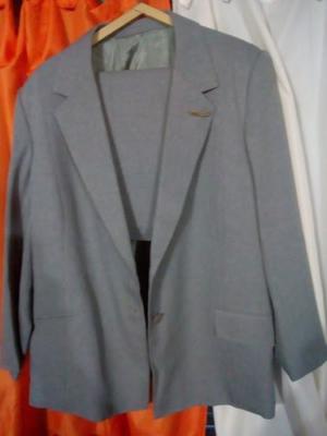 Saco de vestir formal con pollera color gris