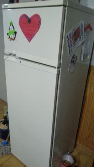 Vendo heladera con freezer