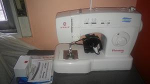 Máquina de coser Singer Nueva!