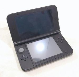 Nintendo 3Ds XL color negro usada + cargador y transformador