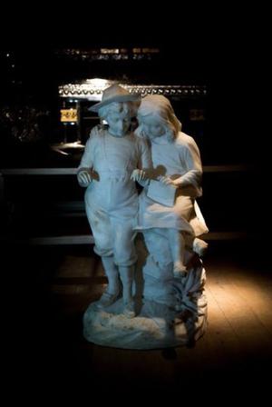 Pareja de Niños Escultura en Mármol de Carrara