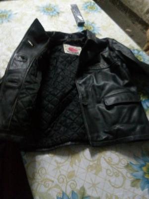 Campera de cuero femenina