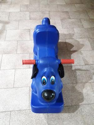 PERRO AZUL MECEDOR