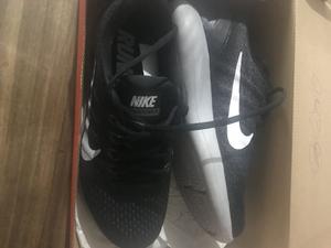 Zapatillas Nike 2 usos nuevas