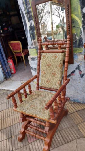 Antiguo sillón hamaca estilo colonial de Roble
