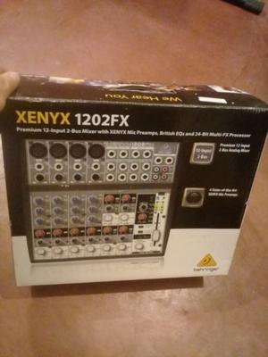 Consola BEHRINGER XENYXFX