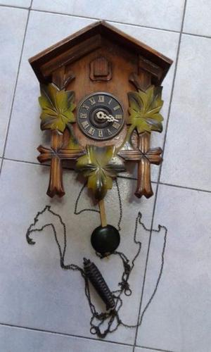 VENDO ANTIGUO RELOJ DE EXCELENTE MADERA CUCU, NO