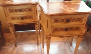 2 elegantes mesas de luz LUIS XV con marmol