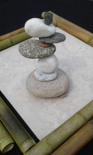 Escultura Zen, piedras en equilibrio..