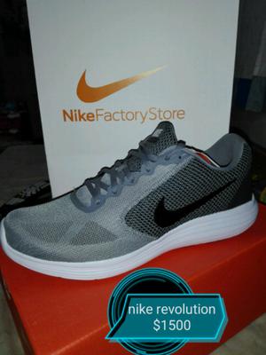 Nike revolution 3