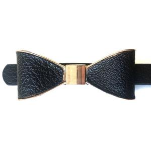 Cinturón con moño negro y dorado cuero sintético y metal