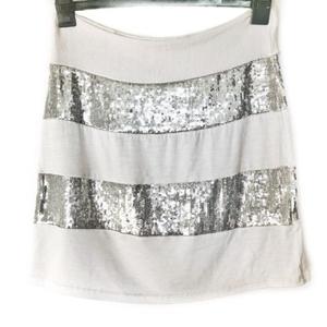 Pollera minifalda blanca con lentejuelas plateadas nueva