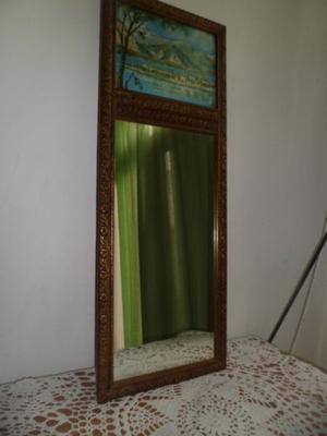Espejo Antiguo con marco de madera.