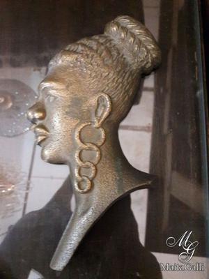 Figura De Mujer Africana De Bronce. Cód.: #