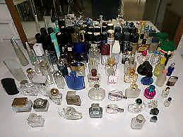 Vendo 100 frascos vacío de perfumes importados.