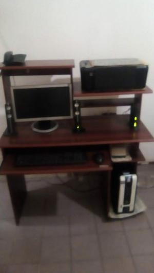 VENDO MESA PARA PC