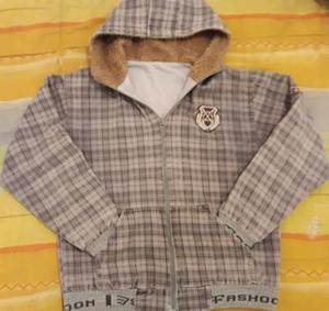 Campera de Hombre con corderito en La Capucha talle small.