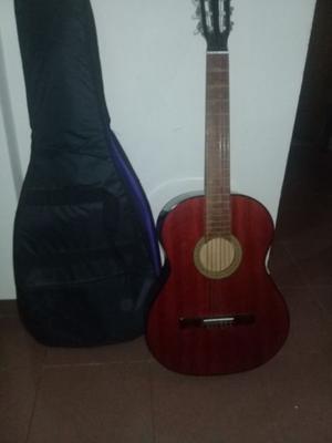 Guitarra criolla casi nueva con funda