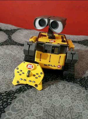 Robot Wall-e con control