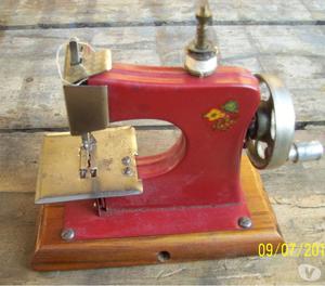 maquina de coser miniatura