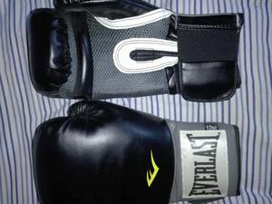 Bolsa de boxeo y guantes