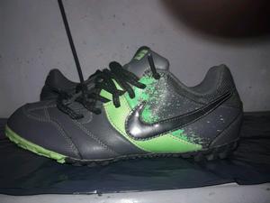 Botines nike 35/5 sin uso nuevos