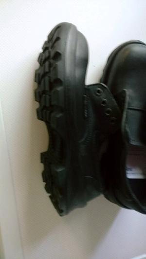 Zapatos con punta de acero talle 41 nuevos