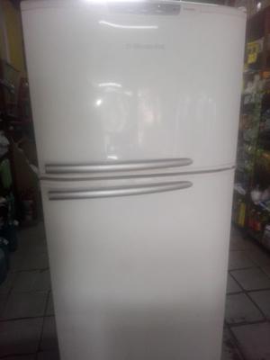 Heladera con freezer no_frost electrolux dff40