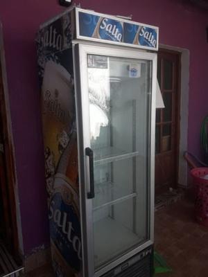 Heladera exhibidora vertical.