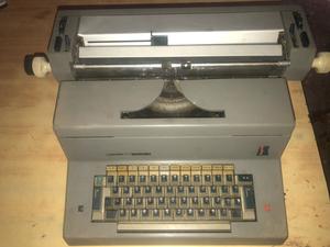 Máquina de escribir Olivetti Tekne 4