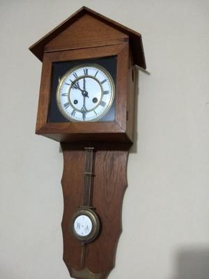 Reloj de pared antiguo