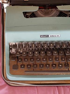 maquina de escribir olivetti como nueva