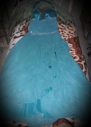 vendo vestido de fiesta,egresada o de 15