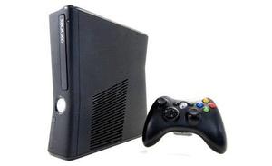 Consola Xbox 360 Modelo  Slim 4 GB + 2 Juegos