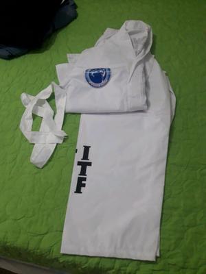 Vendo uniforme de varón o nena para taekwondo