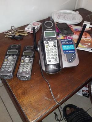 Vendo teléfono inalámbrico. Una base, cargador y tres