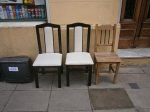 sillas de madera 2 y 1 distinta