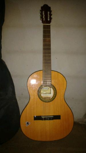 Guitarra criolla Gracia M3 con funda