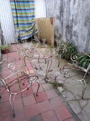 Juego de jardin antiguo a reparar