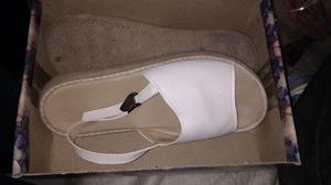 Sandalias bajitas blancas 39