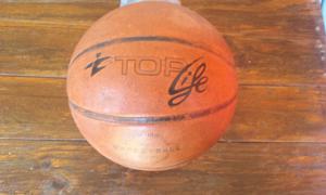 VENDO pelota de basquet