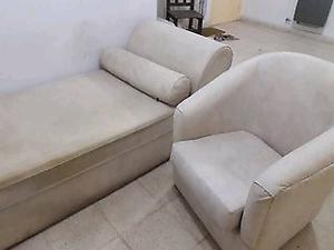 Divan y sillon de cuerina beige