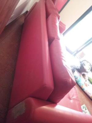 Sillón 3 cuerpos + butaca rojo ecocuero (venta juntos o