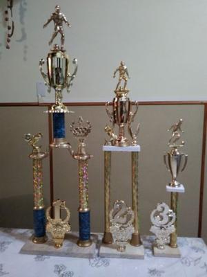 3 trofeos de futbol y para varios deportes
