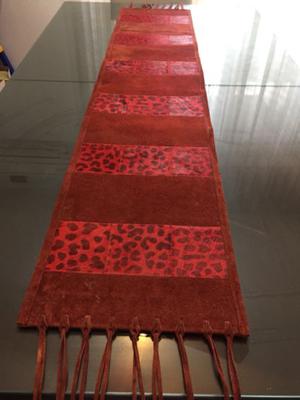 Camino para mesa de CUERO rojo 1,42cm impecable