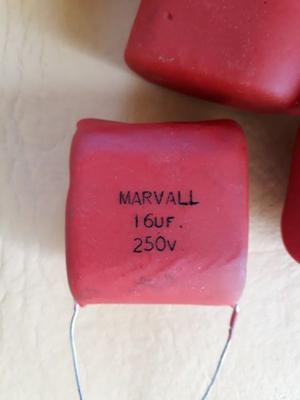 Lote de 88 capacitores Marvall 16 microfaradios 250 Volt